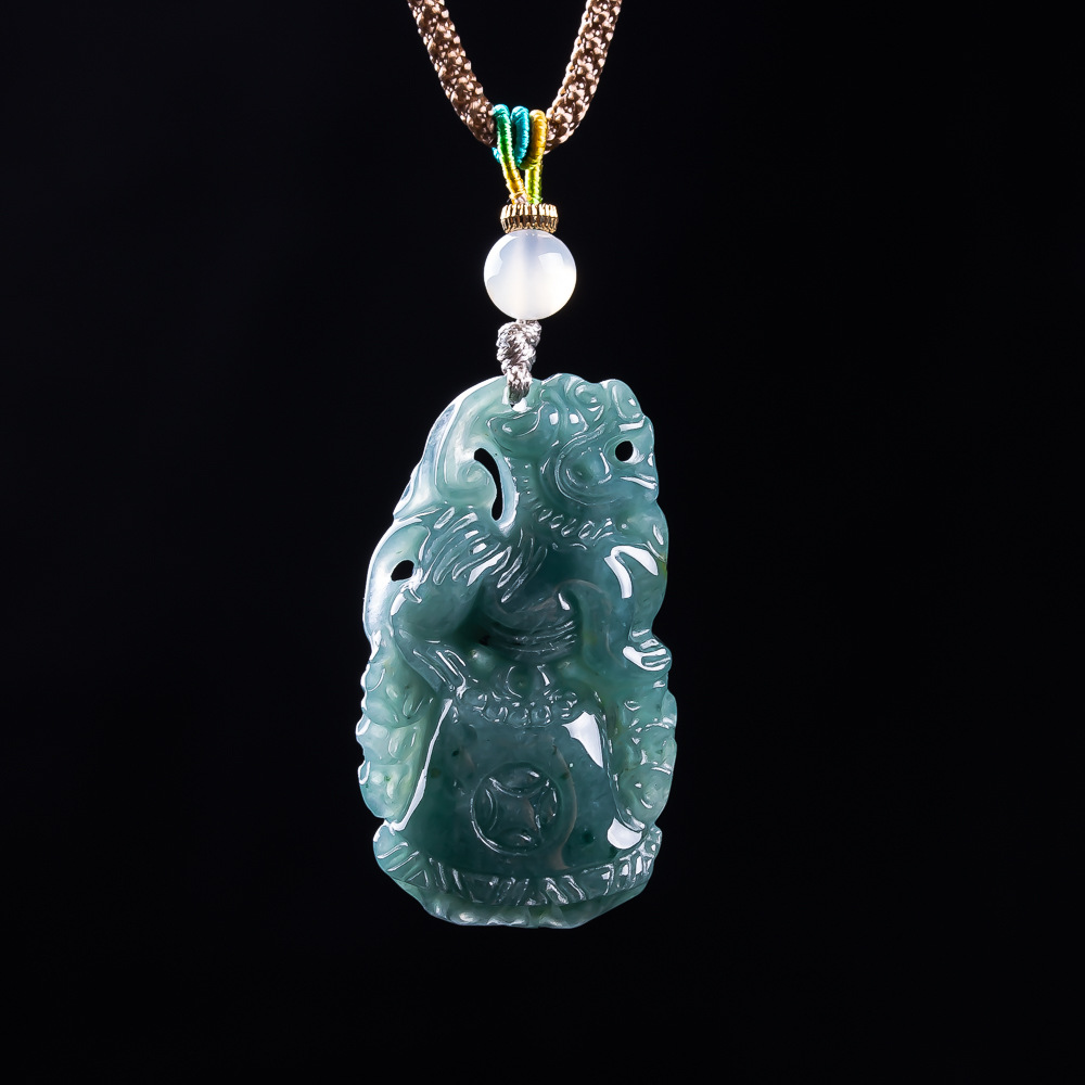 Vintage Necklace - قلادة بيكسيو من اليشم البورمي، تمائم